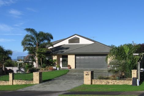 Photo of property in 53 Waldorf Crescent, Orewa, 0931