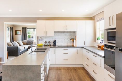 Photo of property in 2 Anzio Place, Awapuni, Palmerston North, 4412