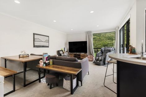 Photo of property in 2/19 Onslow Road, Khandallah, Wellington, 6035