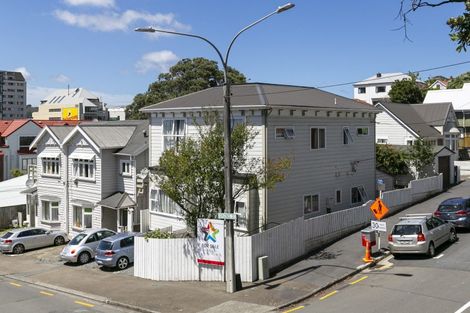 Photo of property in 305 The Terrace, Te Aro, Wellington, 6011