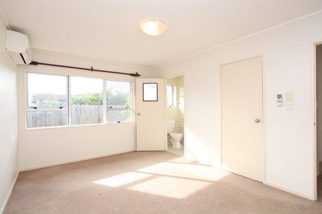 Photo of property in 2/10 Kallaroo Place, Botany Downs, Auckland, 2010