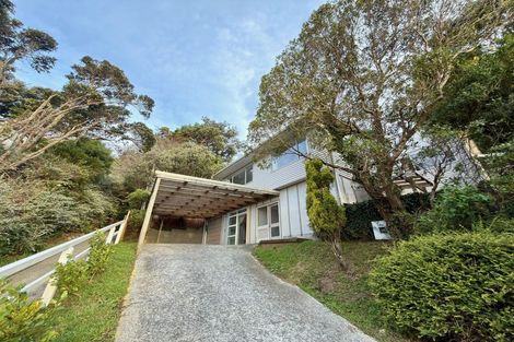 Photo of property in 33 Omega Street, Newlands, Wellington, 6037