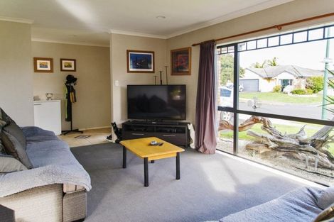 Photo of property in 19 Croftview Road, Wattle Downs, Auckland, 2103