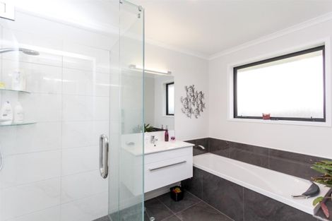 Photo of property in 17 Garrett Drive, Whalers Gate, New Plymouth, 4310