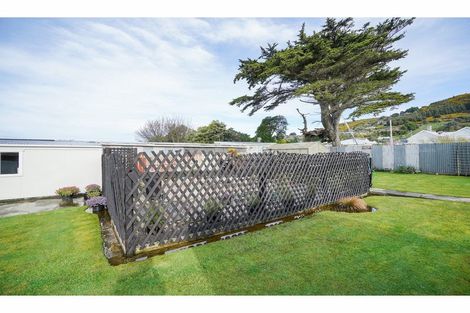 Photo of property in 220 Marine Parade, Bluff, 9814