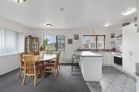 Photo of property in 38 Landsdowne Terrace, Karori, Wellington, 6012