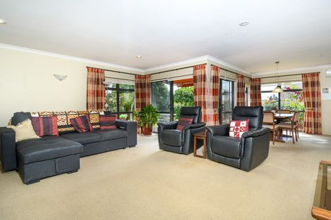 Photo of property in 5 Fairford Avenue, Henderson, Auckland, 0612