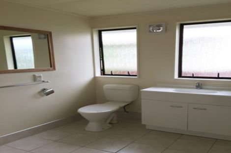 Photo of property in 60 Lavelle Road, Henderson, Auckland, 0612