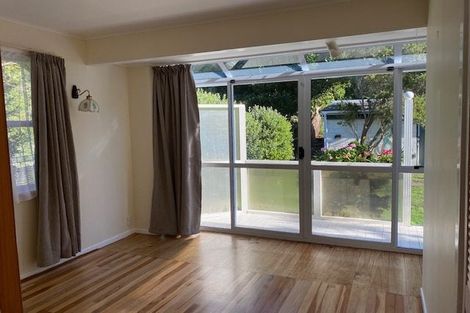 Photo of property in 121 Breaker Bay Road, Breaker Bay, Wellington, 6022