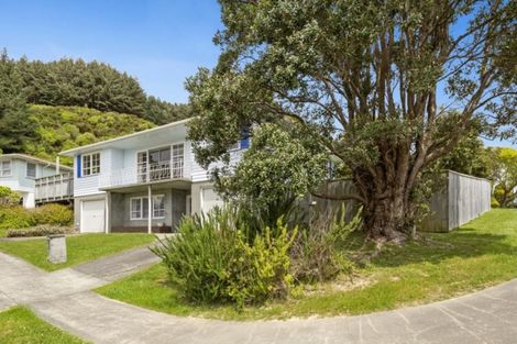 Photo of property in 13 Colonial Grove, Tawa, Wellington, 5028