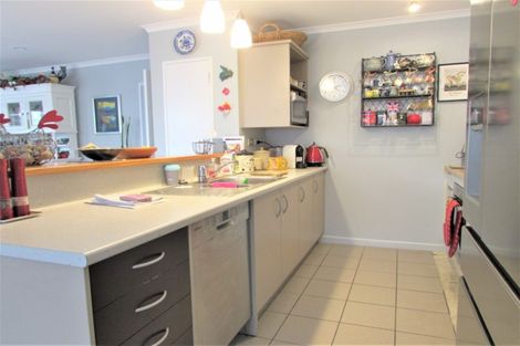 Photo of property in 2/6 The Parade, Island Bay, Wellington, 6023