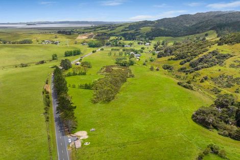 Photo of property in 3060 Kaipara Coast Highway, Glorit, 0984