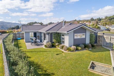 Photo of property in 77 Sunstone Crescent, Timberlea, Upper Hutt, 5018