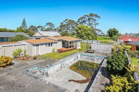 Photo of property in 235 Edmonton Road, Te Atatu South, Auckland, 0610