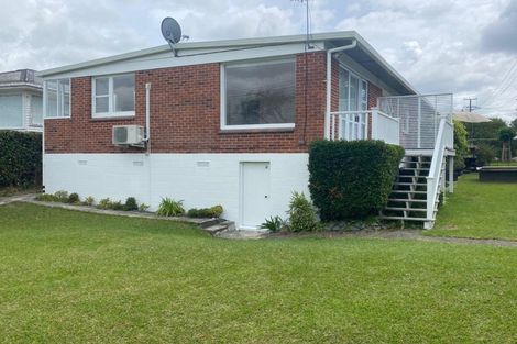 Photo of property in 1/2 Scarboro Terrace, Murrays Bay, Auckland, 0630