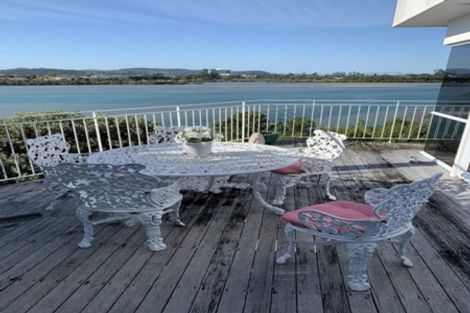 Photo of property in 17 Maori Hut Road, Red Beach, 0932