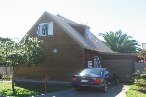 Photo of property in 6 Caspian Close, New Lynn, Auckland, 0600