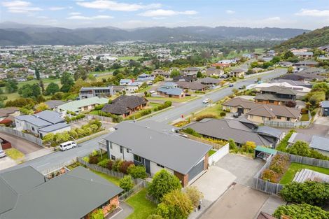 Photo of property in 15 James Nairn Grove, Riverstone Terraces, Upper Hutt, 5018