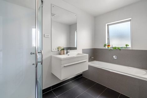 Photo of property in 13 Lilac Close, Cambridge, 3434