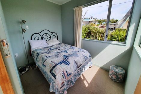 Photo of property in 3 Esplanade, Kaka Point, 9271