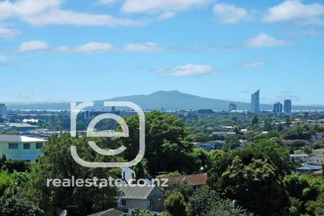 Photo of property in 21 Marlborough Avenue, Glenfield, Auckland, 0629