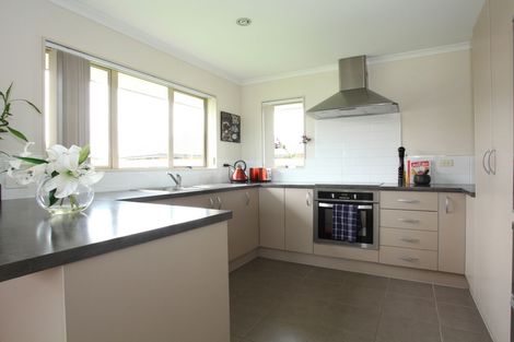 Photo of property in 24 Breaker Grove, Waiuku, 2123