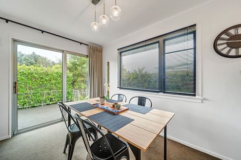 Photo of property in 10 Beaumont Crescent, Frankleigh Park, New Plymouth, 4310