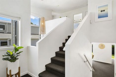 Photo of property in 7a Varlene Terrace, Forrest Hill, Auckland, 0620