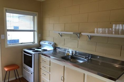 Photo of property in 2/16 Beach Road, Castor Bay, Auckland, 0620