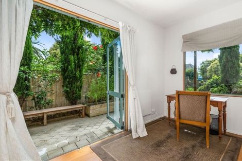 Photo of property in 1/2 Milton Road, Northcote Point, Auckland, 0627