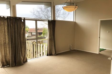 Photo of property in 17 Olena Avenue, Sunnyhills, Auckland, 2010