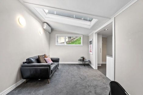 Photo of property in 32 Holloway Road, Aro Valley, Wellington, 6021