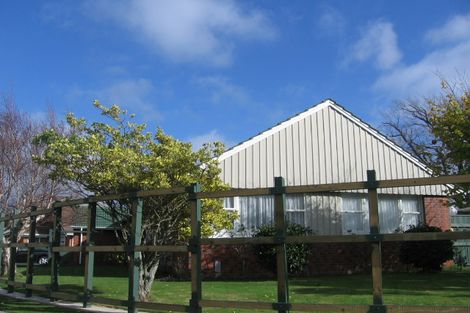 Photo of property in 35 Wai-iti Crescent, Woburn, Lower Hutt, 5010