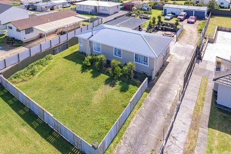 Photo of property in 32 Hood Street, Castlecliff, Whanganui, 4501