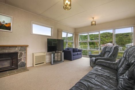 Photo of property in 141 Waikawa Road, Picton, 7220