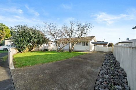 Photo of property in 1/23 Frobisher Way, Clendon Park, Auckland, 2103