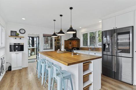 Photo of property in 24 Tauhinu Road, Greenhithe, Auckland, 0632