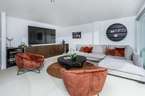 Photo of property in 306 Hurstmere Road, Takapuna, Auckland, 0622