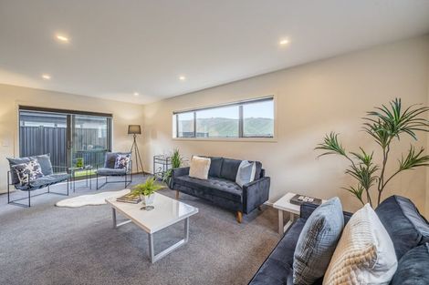 Photo of property in 7 Thornbury Lane, Timberlea, Upper Hutt, 5018