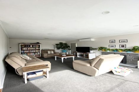 Photo of property in 93 Fairclough Road, Beach Haven, Auckland, 0626