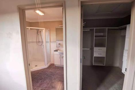 Photo of property in 40 Mandeville Place, Unsworth Heights, Auckland, 0632