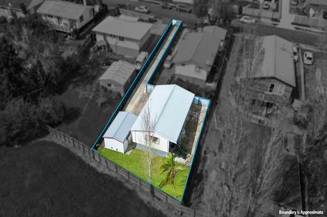 Photo of property in 2/10 Ennis Avenue, Pakuranga Heights, Auckland, 2010