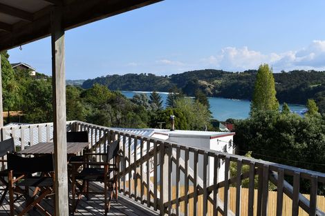 Photo of property in 15 Hillside Crescent, Leigh, 0985