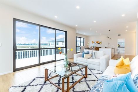 Photo of property in 25 Craigs Way, Hobsonville, Auckland, 0616