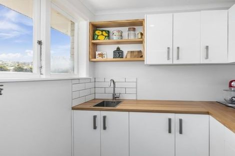 Photo of property in 9 Cedar Street, Maungaraki, Lower Hutt, 5010