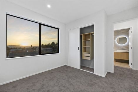 Photo of property in 28c Walker Road, Point Chevalier, Auckland, 1022