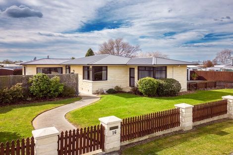 Photo of property in 16 George Street, Waimate, 7924
