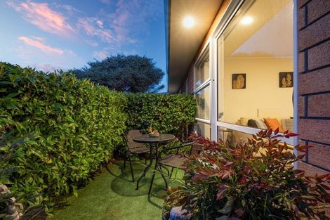 Photo of property in 10 Ryden Place, Glen Eden, Auckland, 0602