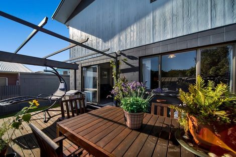 Photo of property in 84 Pioneer Road, Moturoa, New Plymouth, 4310