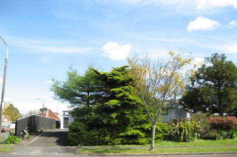 Photo of property in 43 Heta Road, Highlands Park, New Plymouth, 4312